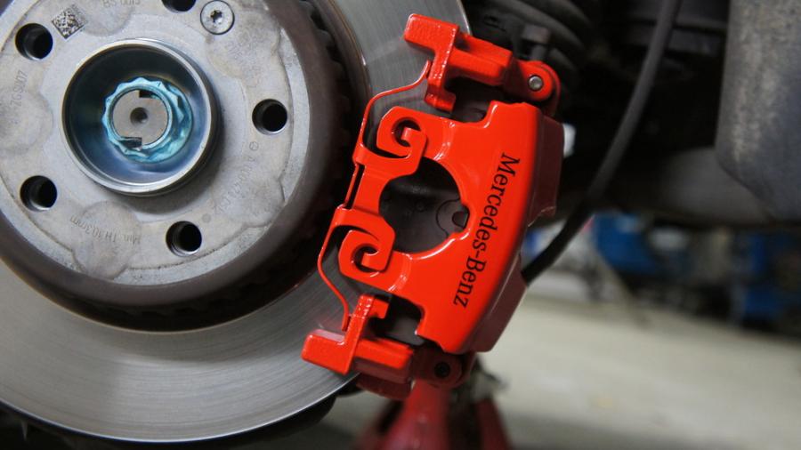 キャリパー塗装施工事例：ベンツC200　キャリパー塗装COLOR:#001 Italian losso solid IMG9_1922_uj3ruD_sub2.jpg