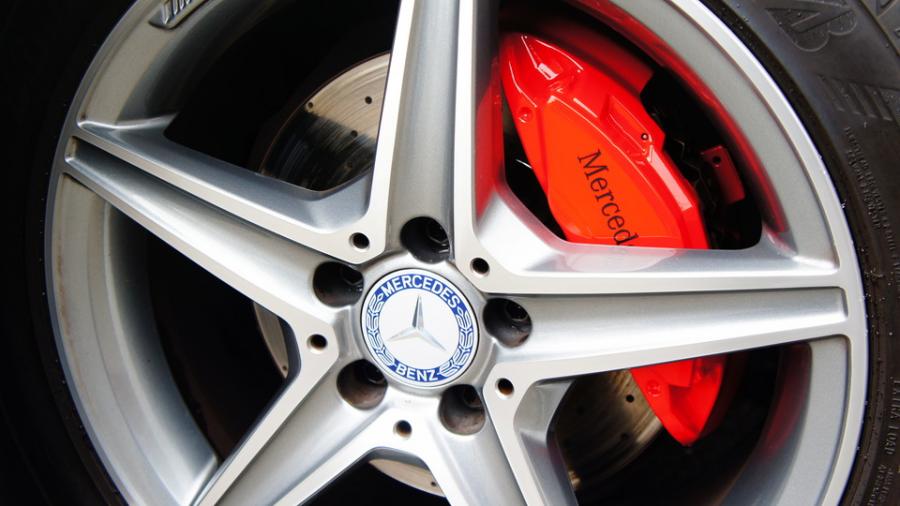 キャリパー塗装施工事例：ベンツC200　キャリパー塗装COLOR:#001 Italian losso solid IMG9_1922_uj3ruD_sub5.jpg