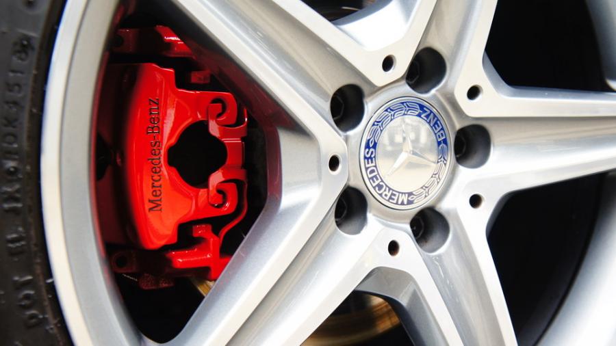 キャリパー塗装施工事例：ベンツC200　キャリパー塗装COLOR:#001 Italian losso solid IMG9_1922_uj3ruD_sub6.jpg