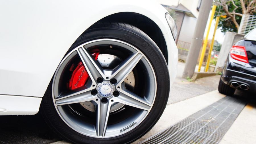 キャリパー塗装施工事例：ベンツC200　キャリパー塗装COLOR:#001 Italian losso solid IMG9_1922_uj3ruD_sub7.jpg