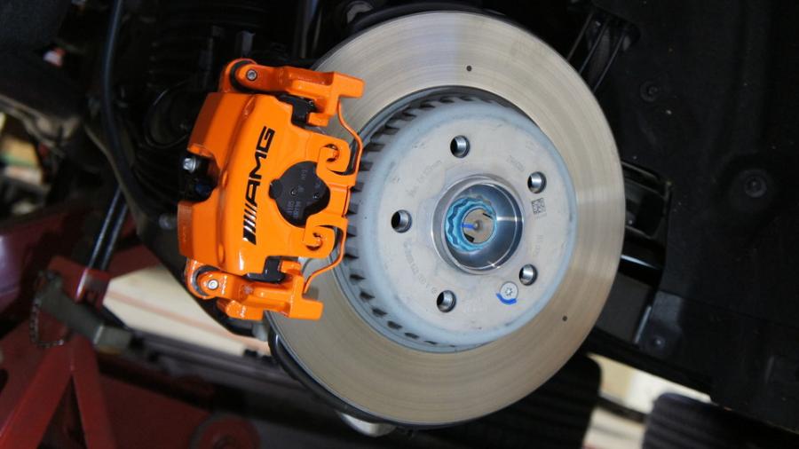 キャリパー塗装施工事例：ベンツCクラスクーペ　キャリパー塗装COLOR:#1110 Valencia premium orange IMG9_1929_qyjfKm_sub2.jpg