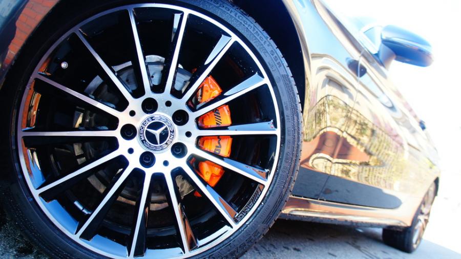 キャリパー塗装施工事例：ベンツCクラスクーペ　キャリパー塗装COLOR:#1110 Valencia premium orange IMG9_1929_qyjfKm_sub5.jpg