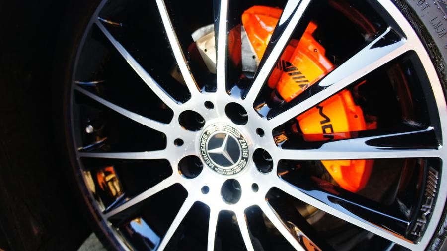 キャリパー塗装施工事例：ベンツCクラスクーペ　キャリパー塗装COLOR:#1110 Valencia premium orange IMG9_1929_qyjfKm_sub6.jpg