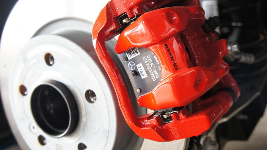 キャリパー塗装施工事例：ベンツCLAシューティングブレーク　キャリパー塗装COLOR:#001 Italian losso solid　ホイール塗装：半艶ブラック IMG9_1930_Yc5I5Q_sub2.jpg