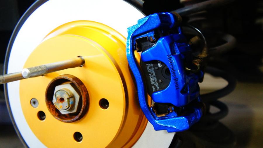 キャリパー塗装施工事例：ベンツVクラス　キャリパー塗装COLOR:#1115 Deep marine blue　ローター塗装COLOR:#003 Tokyo midnight gold IMG9_1947_UPGinK_sub2.jpg