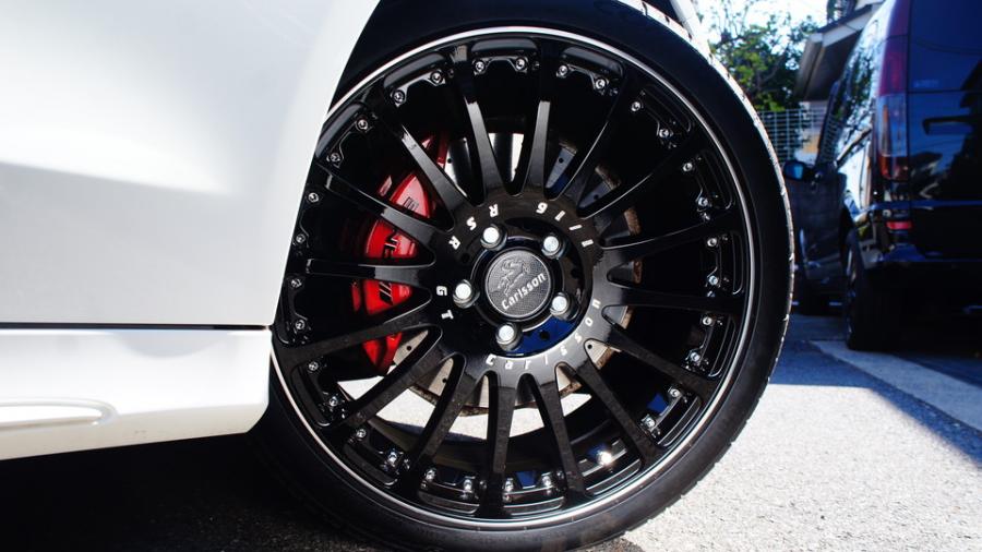 キャリパー塗装施工事例：ベンツCクラス　キャリパー塗装COLOR:#010 premiun rouge candy red IMG9_1956_YfZGSm_sub4.jpg