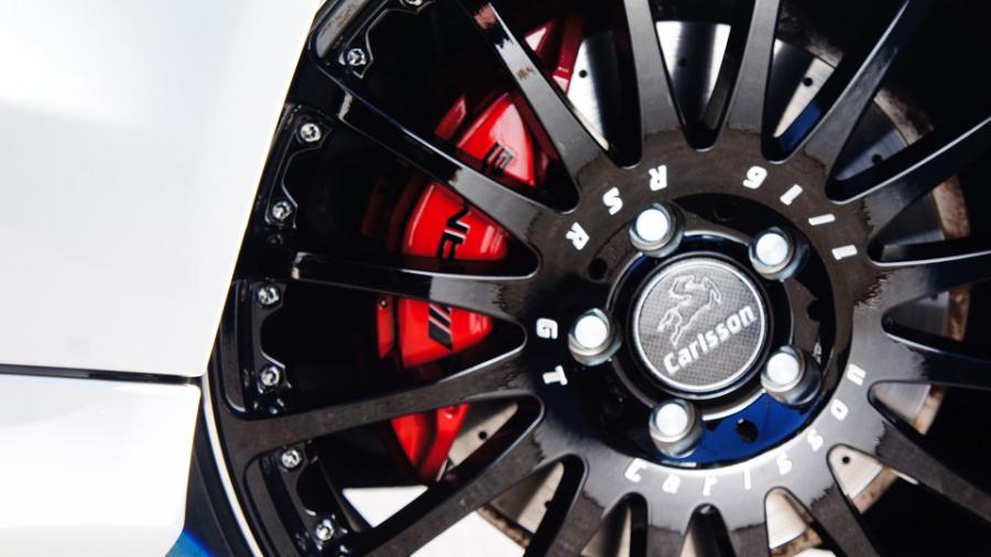 キャリパー塗装施工事例：ベンツCクラス　キャリパー塗装COLOR:#010 premiun rouge candy red IMG9_1956_YfZGSm_sub5.jpg