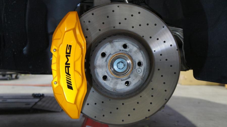 キャリパー塗装施工事例：ベンツGLC43AMG　キャリパー塗装COLOR:#021 california sunshinne yellow IMG9_1980_2DWxKW_sub1.jpg