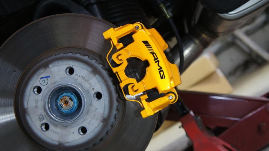 キャリパー塗装施工事例：ベンツGLC43AMG　キャリパー塗装COLOR:#021 california sunshinne yellow IMG9_1980_2DWxKW_sub2.jpg