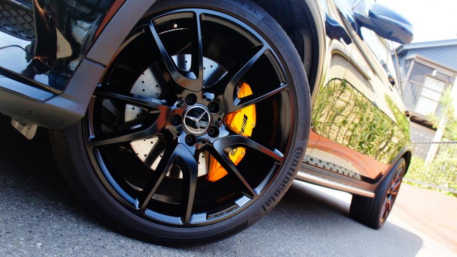 キャリパー塗装施工事例：ベンツGLC43AMG　キャリパー塗装COLOR:#021 california sunshinne yellow IMG9_1980_2DWxKW_sub5.jpg