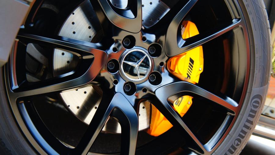 キャリパー塗装施工事例：ベンツGLC43AMG　キャリパー塗装COLOR:#021 california sunshinne yellow IMG9_1980_2DWxKW_sub6.jpg