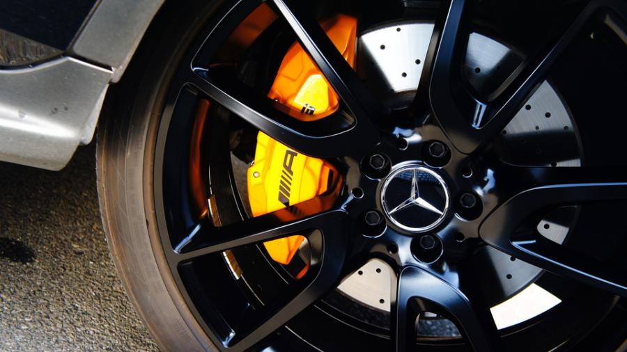キャリパー塗装施工事例：ベンツGLC43AMG　キャリパー塗装COLOR:#021 california sunshinne yellow IMG9_1980_2DWxKW_sub8.jpg