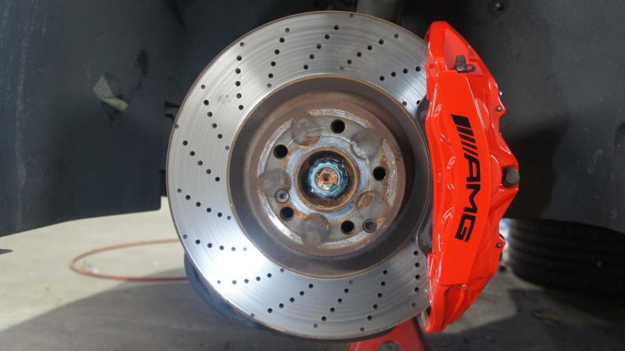 ベンツC63AMG　キャリパー塗装COLOR:#001 Italian losso solid