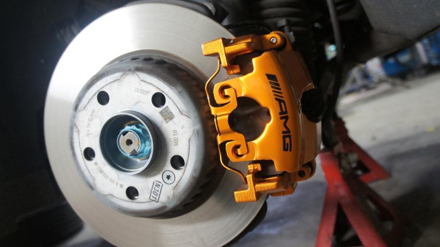 キャリパー塗装施工事例：ベンツCクラス　キャリパー塗装COLOR:#030 Royal art pearl orange gold IMG9_1996_tCuo45_sub2.jpg