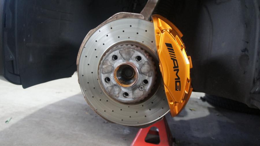 キャリパー塗装施工事例：ベンツC250　キャリパー塗装COLOR:#030 Royal art pearl orange gold IMG9_2004_alv1l0_sub1.jpg