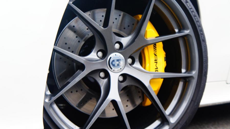 キャリパー塗装施工事例：ベンツE53AMG　キャリパー塗装COLOR:#002 giallo modena　ローター塗装COLOR:#005 Deep coal black IMG9_2018_15emwr_sub4.jpg