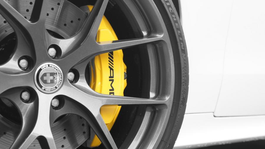 キャリパー塗装施工事例：ベンツE53AMG　キャリパー塗装COLOR:#002 giallo modena　ローター塗装COLOR:#005 Deep coal black IMG9_2018_15emwr_sub5.jpg