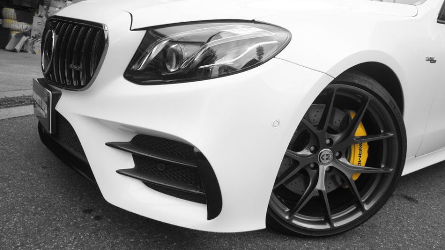 キャリパー塗装施工事例：ベンツE53AMG　キャリパー塗装COLOR:#002 giallo modena　ローター塗装COLOR:#005 Deep coal black IMG9_2018_15emwr_sub6.jpg