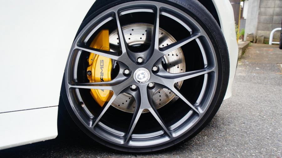 キャリパー塗装施工事例：ベンツE53AMG　キャリパー塗装COLOR:#002 giallo modena　ローター塗装COLOR:#005 Deep coal black IMG9_2018_15emwr_sub8.jpg