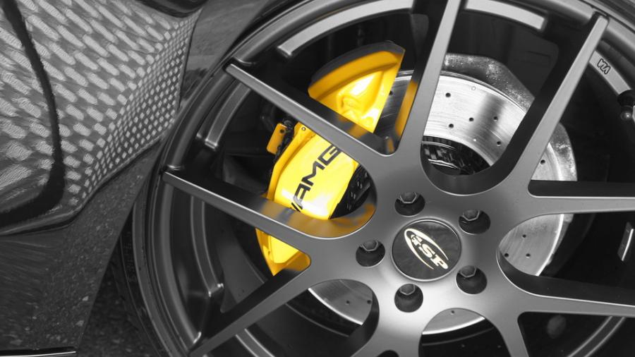 キャリパー塗装施工事例：ベンツC180　キャリパー塗装COLOR:#002 giallo modena　ローター塗装COLOR:#005 Deep coal black IMG9_2038_UJpZGr_sub8.jpg