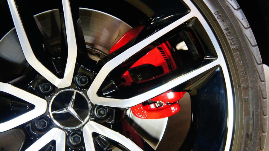 キャリパー塗装施工事例：ベンツCLS53AMG　キャリパー塗装COLOR:#001 Italian losso solid　ローター塗装COLOR:#004 Blast light gray metalic IMG9_2047_uNyywF_sub9.jpg