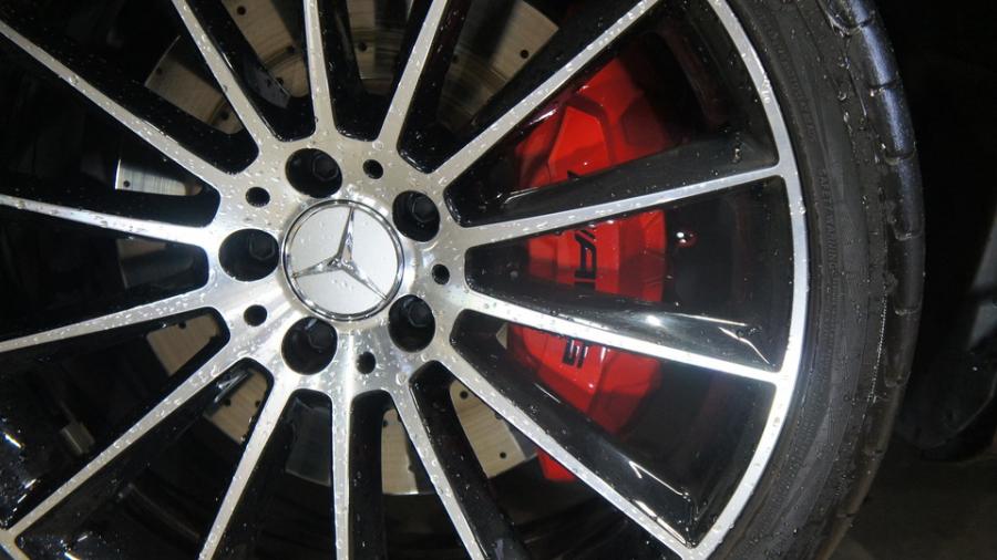 キャリパー塗装施工事例：ベンツE43AMG　キャリパー塗装COLOR:#001 Italian losso solid IMG9_2054_ynI8mG_sub5.jpg