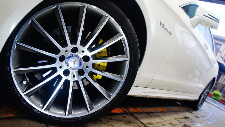 キャリパー塗装施工事例：ベンツCLS　キャリパー塗装COLOR:#020 hawaiian passion yellow IMG9_2058_oJuXzD_sub2.jpg