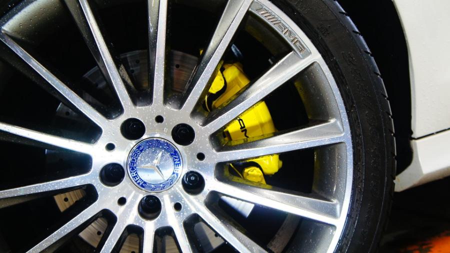 キャリパー塗装施工事例：ベンツCLS　キャリパー塗装COLOR:#020 hawaiian passion yellow IMG9_2058_oJuXzD_sub3.jpg