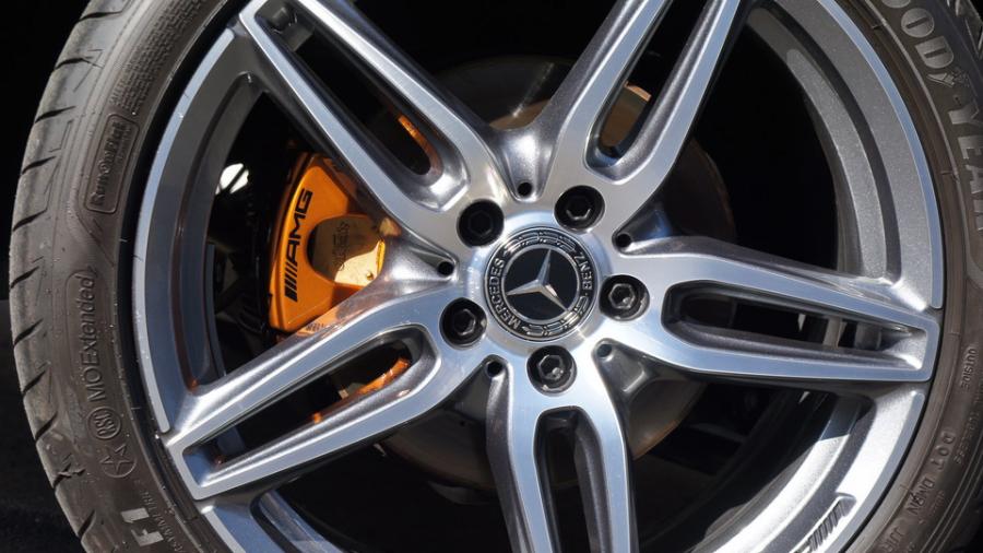 キャリパー塗装施工事例：ベンツE220d　キャリパー塗装COLOR:#030 Royal art pearl orange gold　リアディフューザー取付 IMG9_2062_METRdG_sub6.jpg