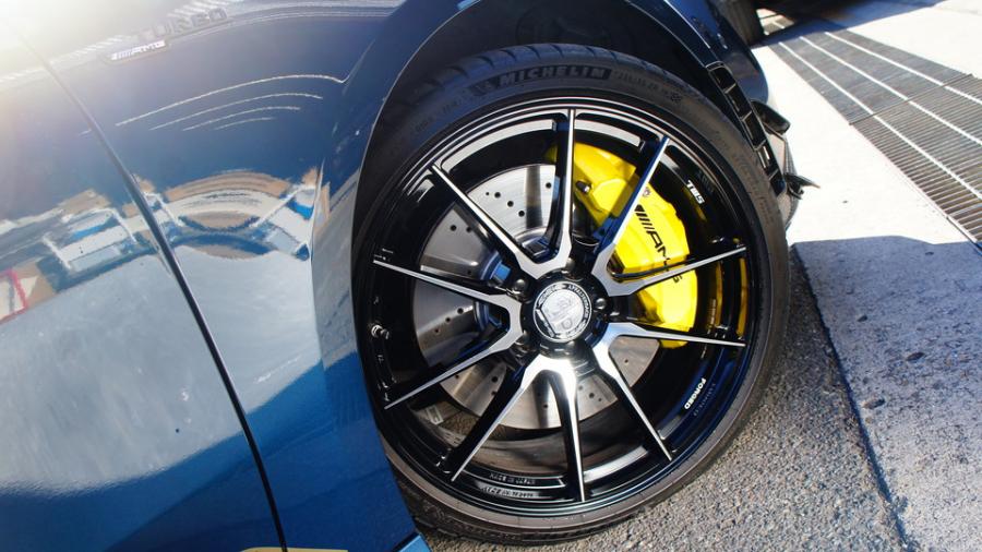 キャリパー塗装施工事例：ベンツA35AMG　キャリパー塗装COLOR:#020 hawaiian passion yellow IMG9_2081_RKf5st_sub5.jpg