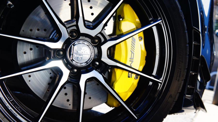 キャリパー塗装施工事例：ベンツA35AMG　キャリパー塗装COLOR:#020 hawaiian passion yellow IMG9_2081_RKf5st_sub6.jpg