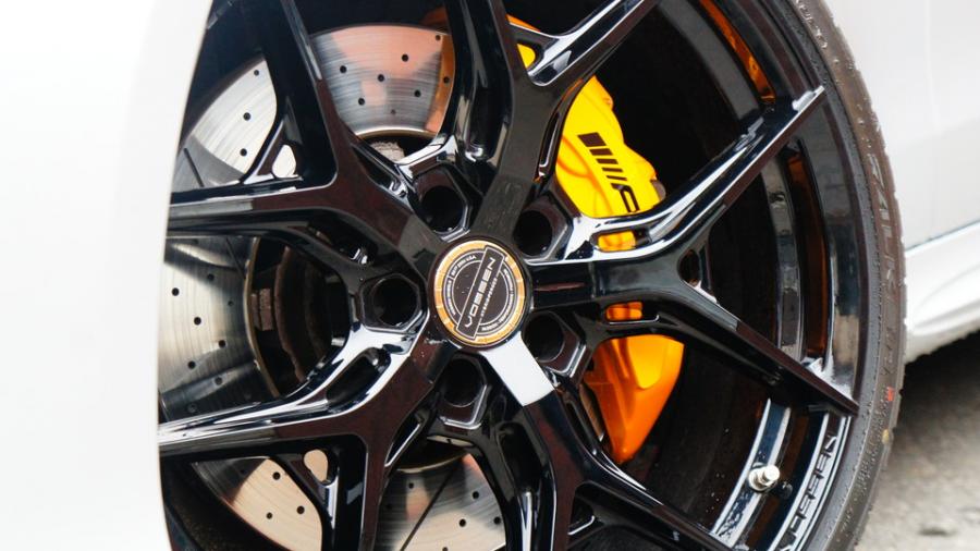 キャリパー塗装施工事例：ベンツE63AMG　キャリパー塗装COLOR:#021 california sunshinne yellow IMG9_2084_vWNJ4f_sub4.jpg