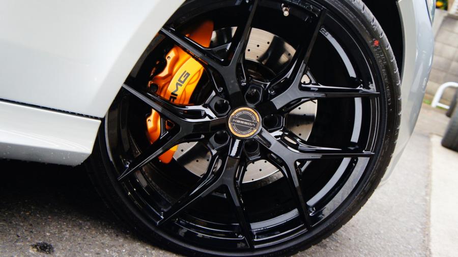 キャリパー塗装施工事例：ベンツE63AMG　キャリパー塗装COLOR:#021 california sunshinne yellow IMG9_2084_vWNJ4f_sub6.jpg