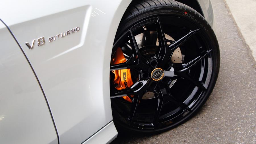 キャリパー塗装施工事例：ベンツE63AMG　キャリパー塗装COLOR:#021 california sunshinne yellow IMG9_2084_vWNJ4f_sub7.jpg