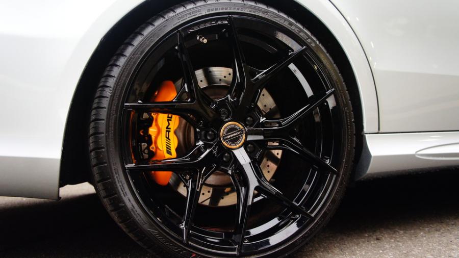 キャリパー塗装施工事例：ベンツE63AMG　キャリパー塗装COLOR:#021 california sunshinne yellow IMG9_2084_vWNJ4f_sub8.jpg