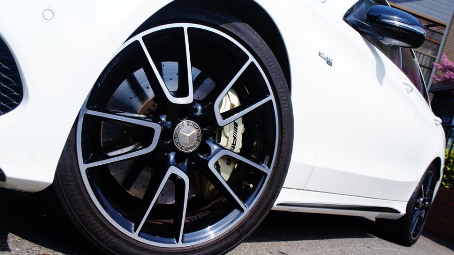 キャリパー塗装施工事例：ベンツC43AMG　キャリパー塗装COLOR:#008 Flash champagne gold　テールライトスモーク塗装　サイドステップ部分ラッピング IMG9_2129_zYBfJF_sub3.jpg