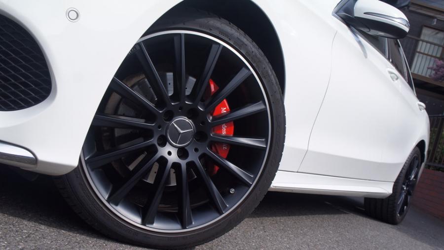 キャリパー塗装施工事例：ベンツCクラス　キャリパー塗装COLOR:#001 Italian losso solid IMG9_2131_7Ebxrc_sub3.jpg