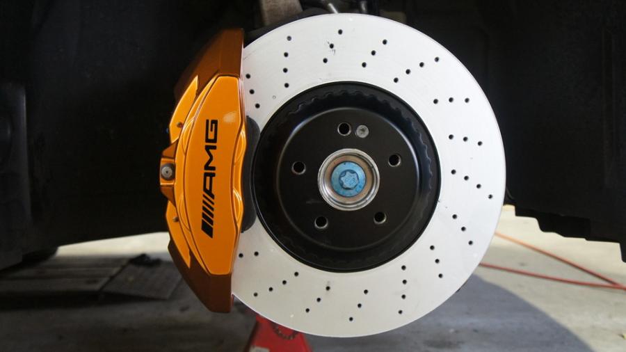 キャリパー塗装施工事例：ベンツCLS53AMG　キャリパー・ローター塗装COLOR:#030 Royal art pearl orange gold、#005 Deep coal black IMG9_2132_90BJRE_sub2.jpg