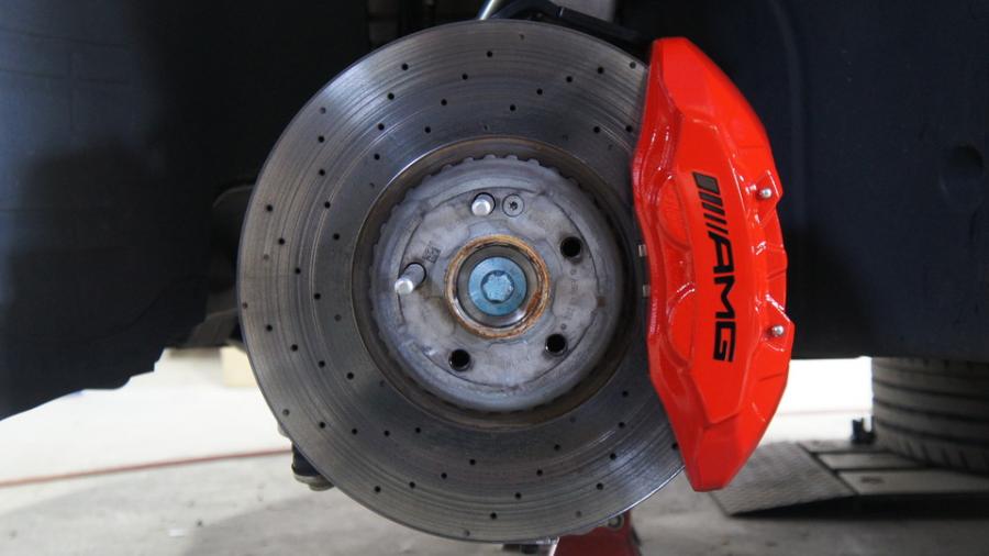 キャリパー塗装施工事例：ベンツC43AMG　キャリパー塗装　COLOR:#001 Italian losso solid IMG9_2136_CR3j1I_sub1.jpg