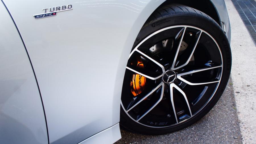 キャリパー塗装施工事例：ベンツCLS53AMG　キャリパー塗装　COLOR:#030 Royal art pearl orange gold　ローター塗装COLOR:#005 Deep coal black IMG9_2138_XYvfA9_sub3.jpg