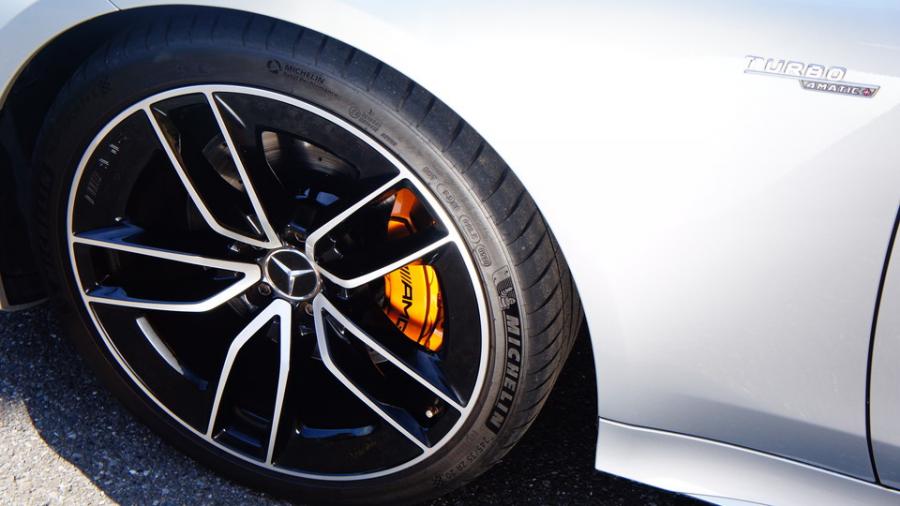 キャリパー塗装施工事例：ベンツCLS53AMG　キャリパー塗装　COLOR:#030 Royal art pearl orange gold　ローター塗装COLOR:#005 Deep coal black IMG9_2138_XYvfA9_sub5.jpg