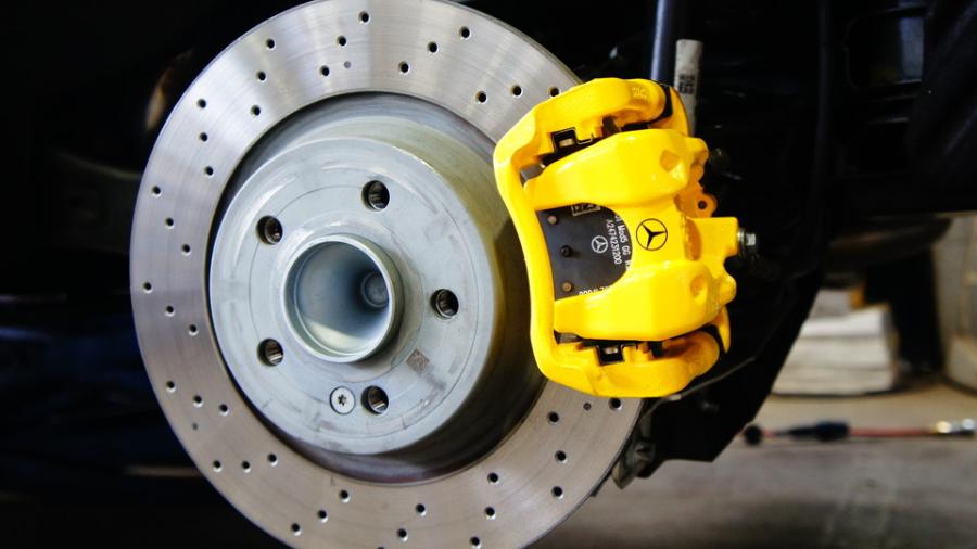 キャリパー塗装施工事例：ベンツGLB200d　キャリパー塗装　COLOR:#002 giallo modena IMG9_2149_3FKGM9_sub2.jpg