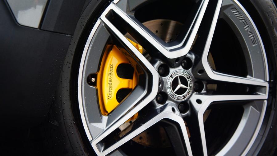 キャリパー塗装施工事例：ベンツGLB200d　キャリパー塗装　COLOR:#002 giallo modena IMG9_2149_3FKGM9_sub5.jpg