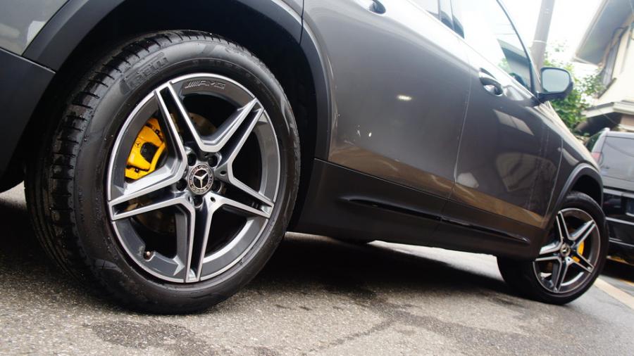 キャリパー塗装施工事例：ベンツGLB200d　キャリパー塗装　COLOR:#002 giallo modena IMG9_2149_3FKGM9_sub7.jpg