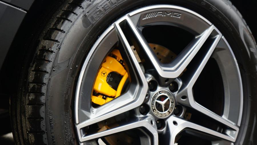 キャリパー塗装施工事例：ベンツGLB200d　キャリパー塗装　COLOR:#002 giallo modena IMG9_2149_3FKGM9_sub8.jpg