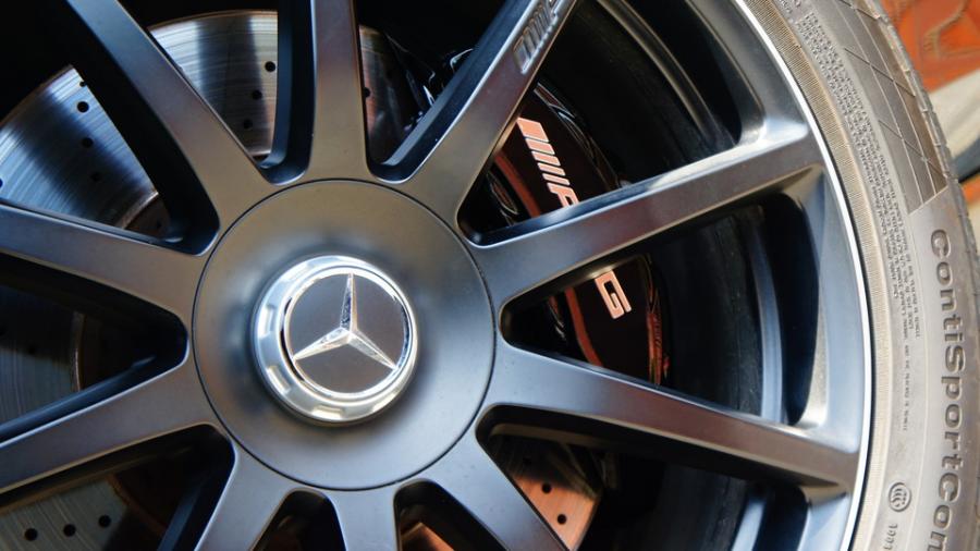 キャリパー塗装施工事例：ベンツSクラス　キャリパー塗装　COLOR:#005 Deep coal black IMG9_2151_qfV7at_sub4.jpg