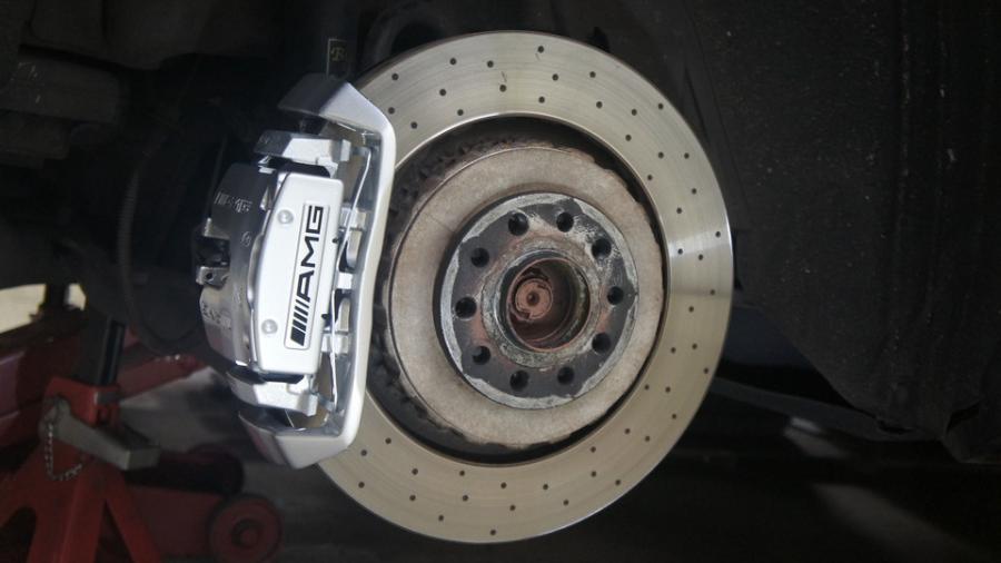 キャリパー塗装施工事例：ベンツCL63AMG　キャリパー塗装COLOR:#052 Premium platinum silver IMG9_2161_C0Sb7m_sub1.jpg