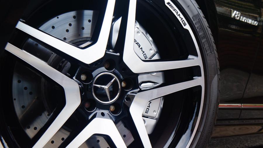 キャリパー塗装施工事例：ベンツCL63AMG　キャリパー塗装COLOR:#052 Premium platinum silver IMG9_2161_C0Sb7m_sub3.jpg