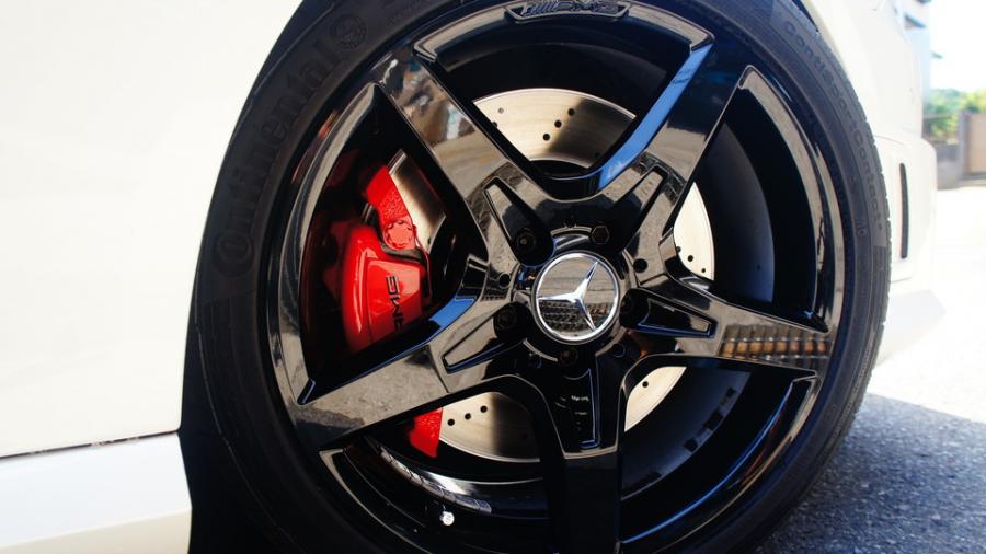 キャリパー塗装施工事例：ベンツSLK　キャリパー塗装COLOR:#001 Italian losso solid　ローター塗装COLOR:#005 Deep coal black　ホイール：グロスブラック塗装 IMG9_2164_l4Id2P_sub10.jpg