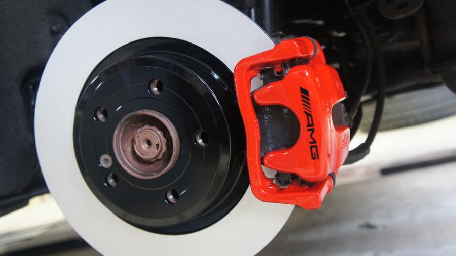 キャリパー塗装施工事例：ベンツSLK　キャリパー塗装COLOR:#001 Italian losso solid　ローター塗装COLOR:#005 Deep coal black　ホイール：グロスブラック塗装 IMG9_2164_l4Id2P_sub2.jpg